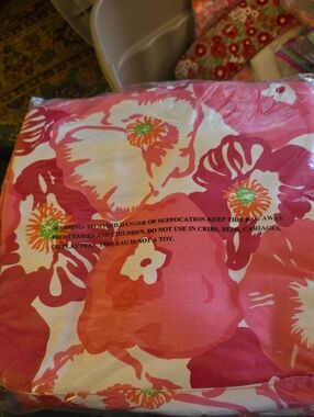 Lilly Pulitzer NWT Hotty Pink  Cooler Bag